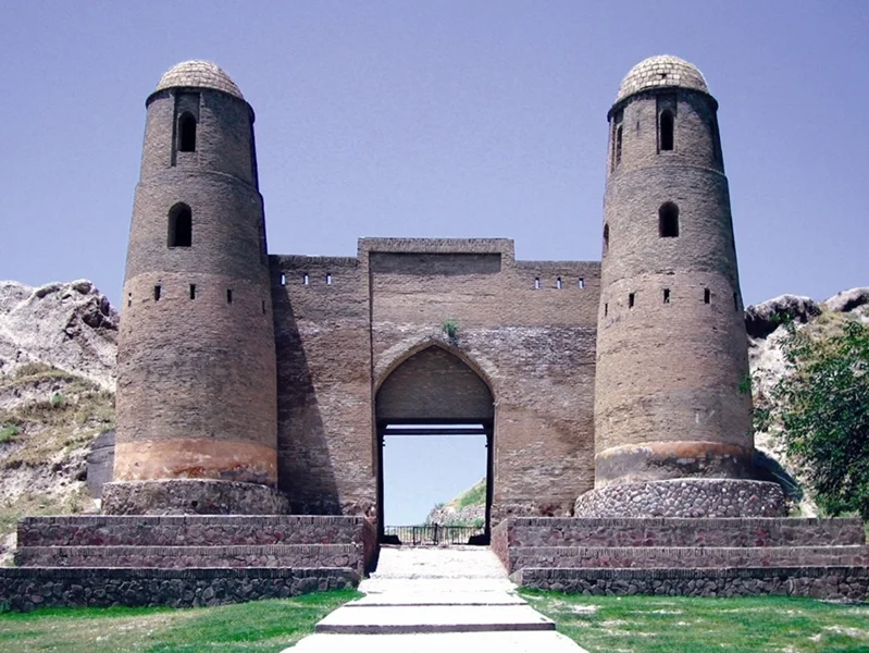 قلعه حصار تاجیکستان | قلعه شومان بزرگترین قلعه آسیای میانه 